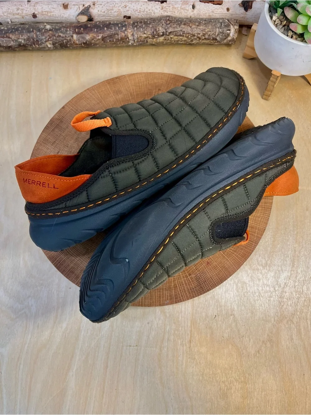 Merrell Men's Hut Moc slippers in quilted Olive Nylon Size 10